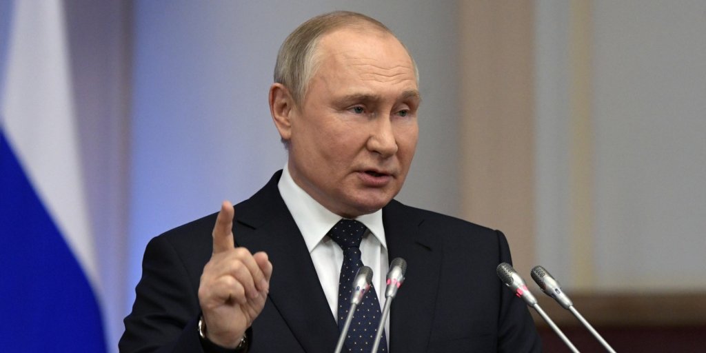 Путин не торопится: Хазин показал, как по очереди выбывают западные лидеры