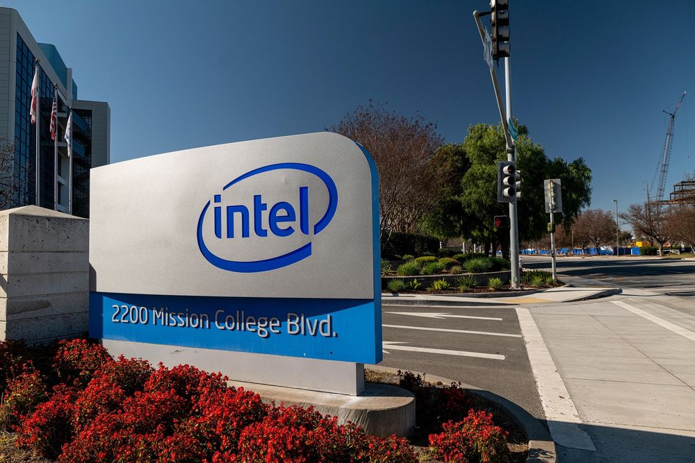 Intel сократит тысячи сотрудников