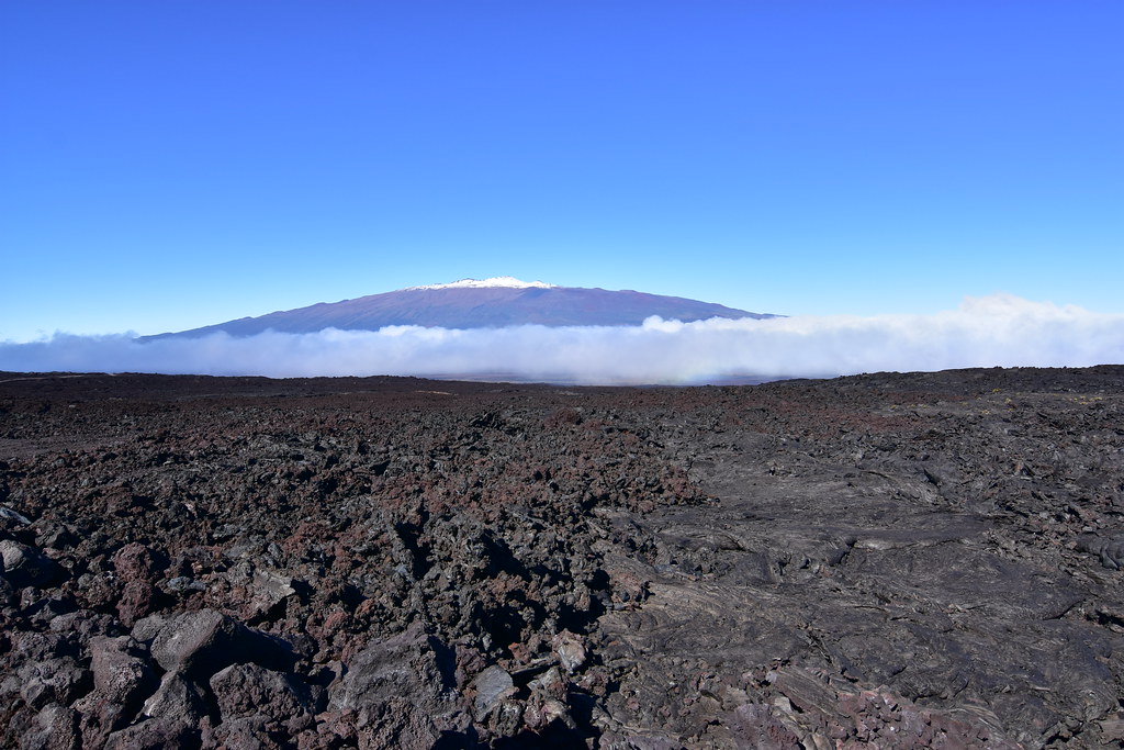 Вулкан Мауна-Лоа на Гавайях впервые за 38 лет извергся