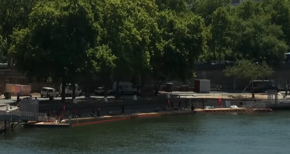 В Париже снова открылись пляжи