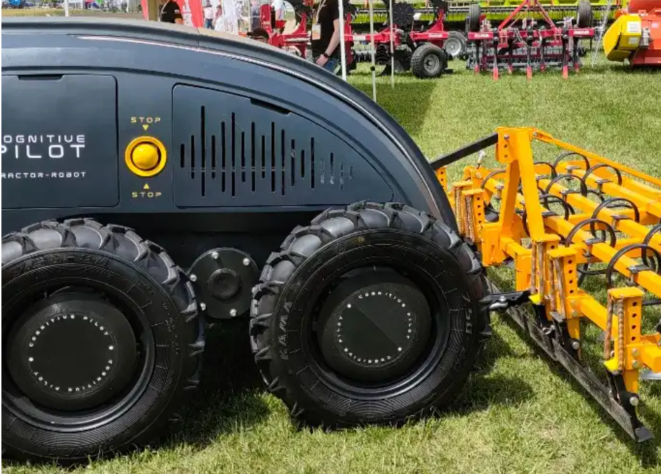 Представлен первый российский беспилотный мини-трактор