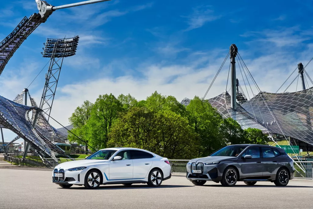BMW в США запустила опции для новых автомобилей