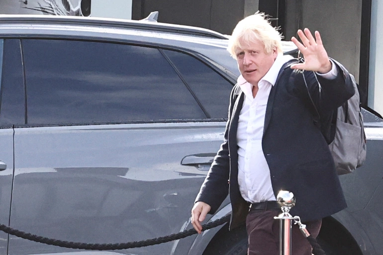 Бывший премьер-министр Великобритании Борис Джонсон отказался возглавлять Консервативную партию на выборах