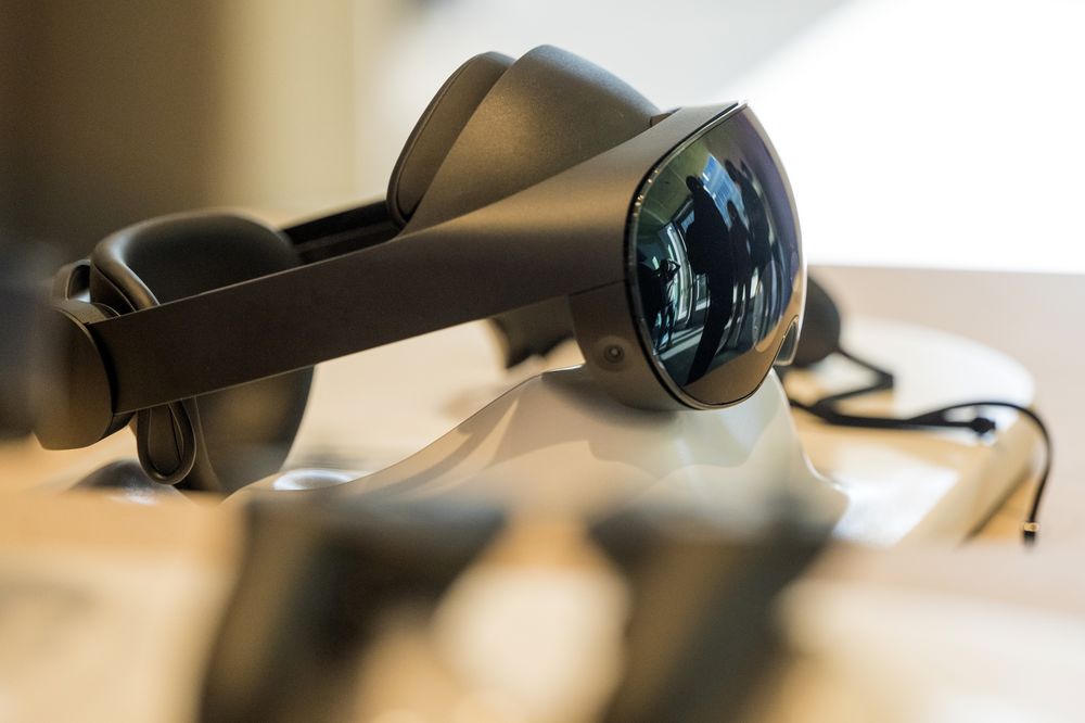 Apple отложила выпуск виртуальных очков дополненной реальности