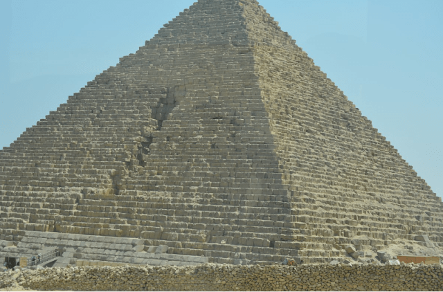 пирамида Микерина фото